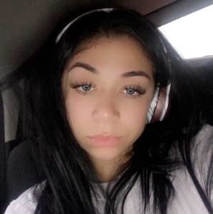 Meet your Posher, Alanis